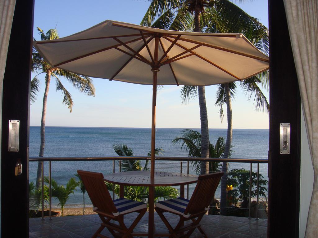 巴厘岛海豚滩酒店 罗威那 外观 照片